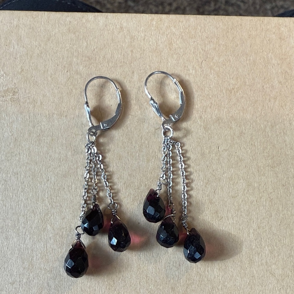 ✨ ELEGANT BLACK DROP EARRINGS - SILVER CHAIN DESIGN - NWOT ✨